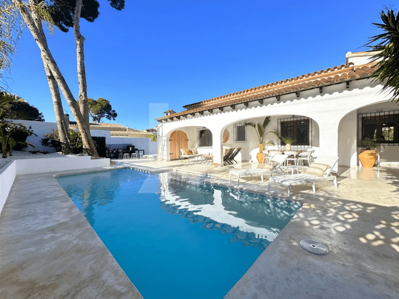 Casa en venta en Moraira de estilo mediterráneo en una sola planta.