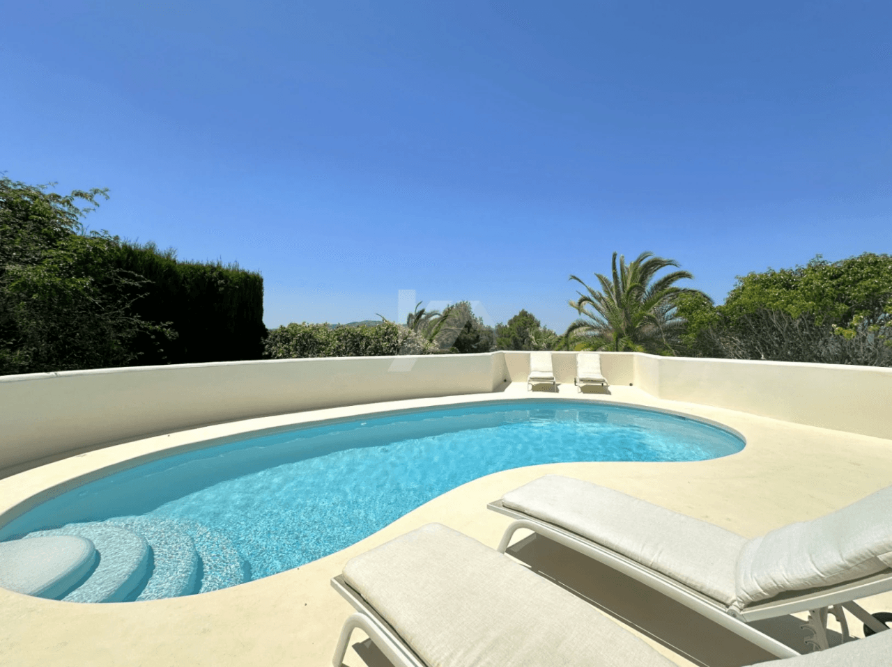 Villa Mediterránea Renovada con Encanto Ibicenco en Benitachell.