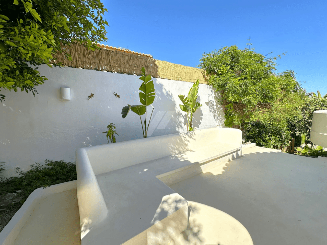 Villa Mediterránea Renovada con Encanto Ibicenco en Benitachell.